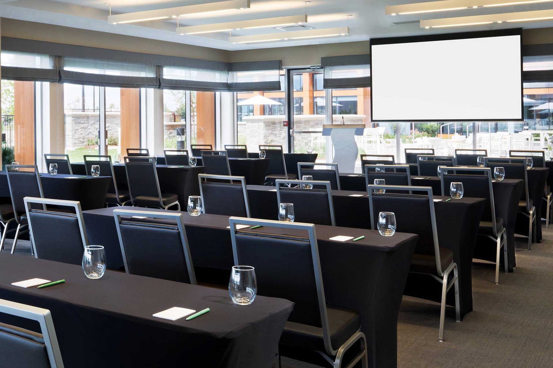 hotels-with-meeting-space-host-in-vaughan